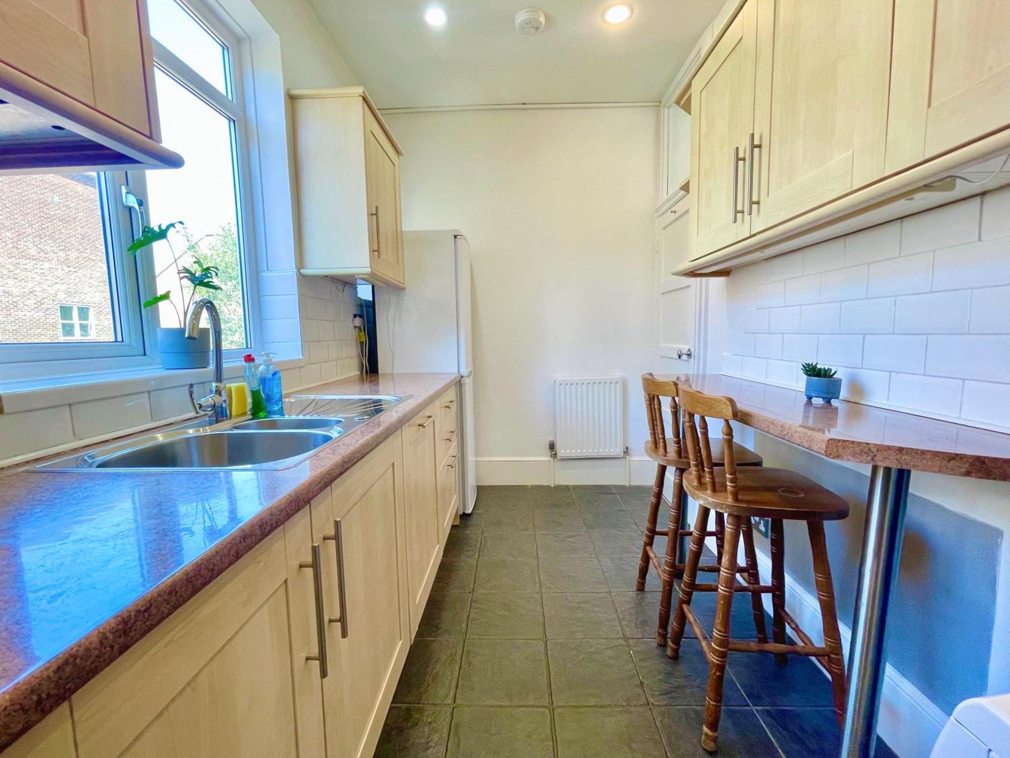 Apartment Central Hammersmith 3-Bedroom Maisonette With Private Rooftop Terrace & Free Wifi *