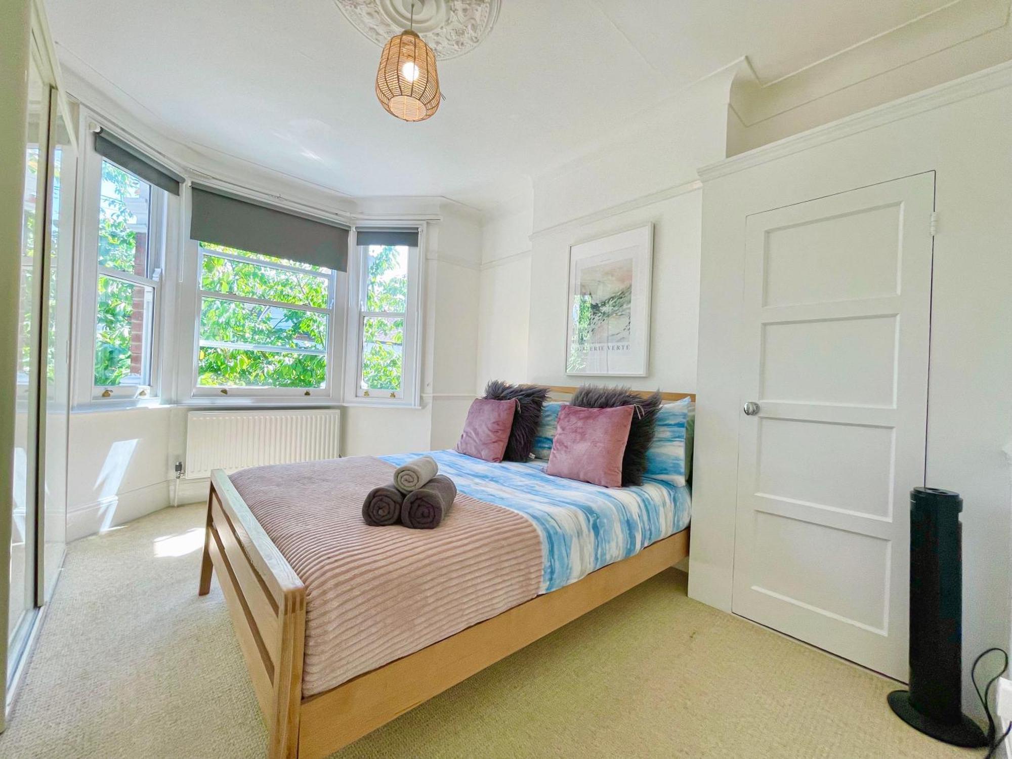 Apartment Central Hammersmith 3-Bedroom Maisonette With Private Rooftop Terrace & Free Wifi London