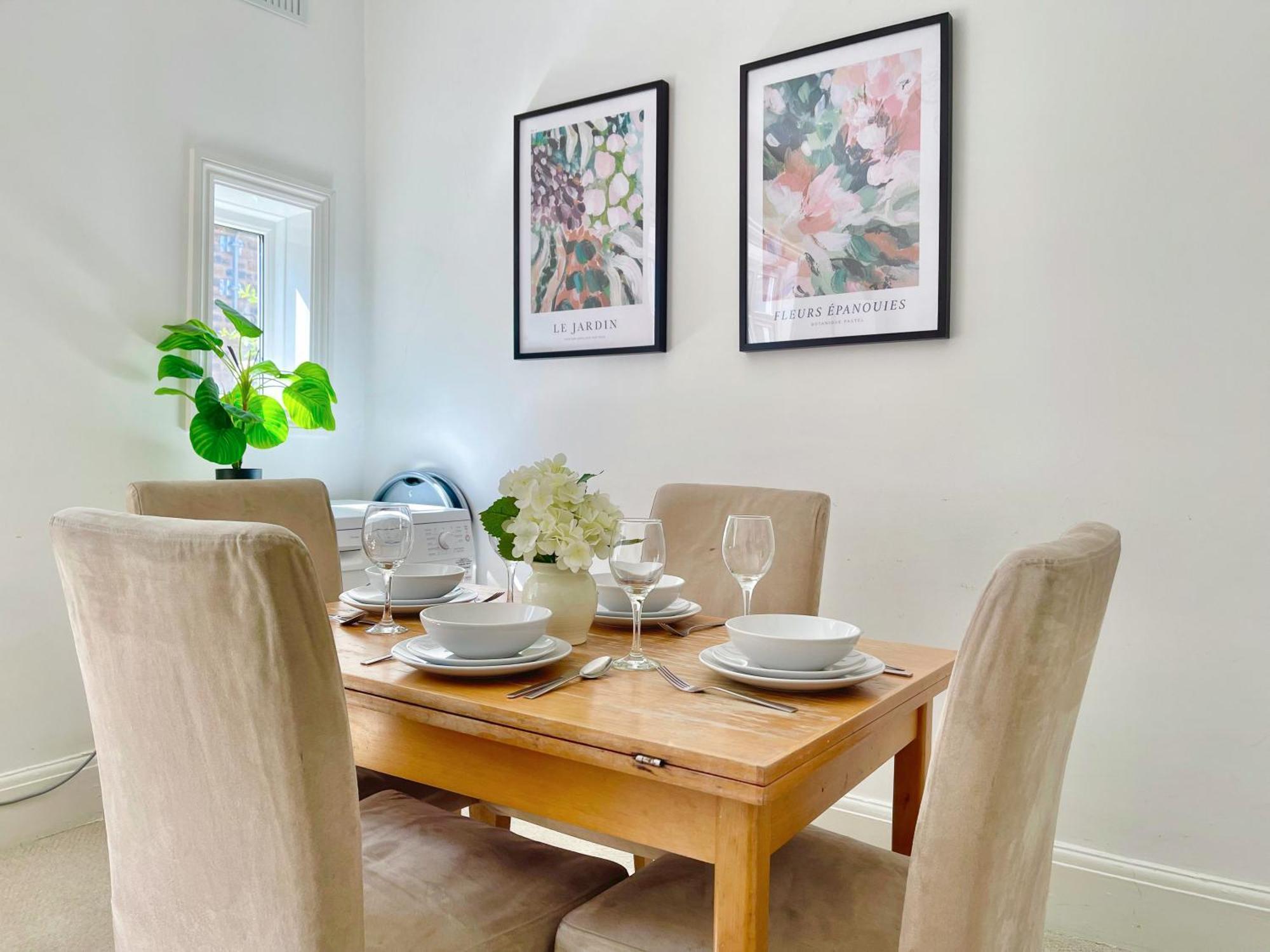 Central Hammersmith 3-Bedroom Maisonette With Private Rooftop Terrace & Free Wifi Apartment *