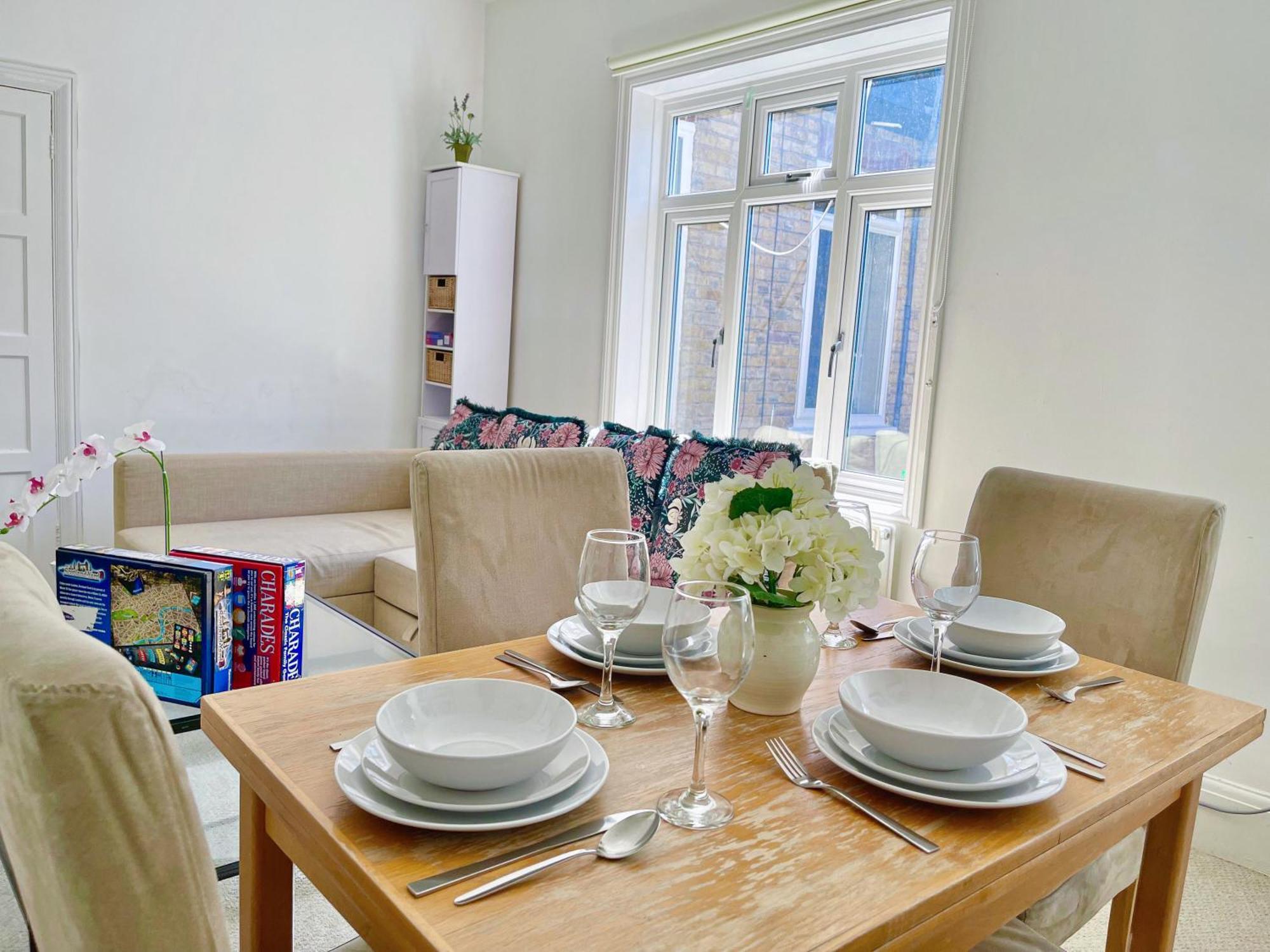 Apartment Central Hammersmith 3-Bedroom Maisonette With Private Rooftop Terrace & Free Wifi London