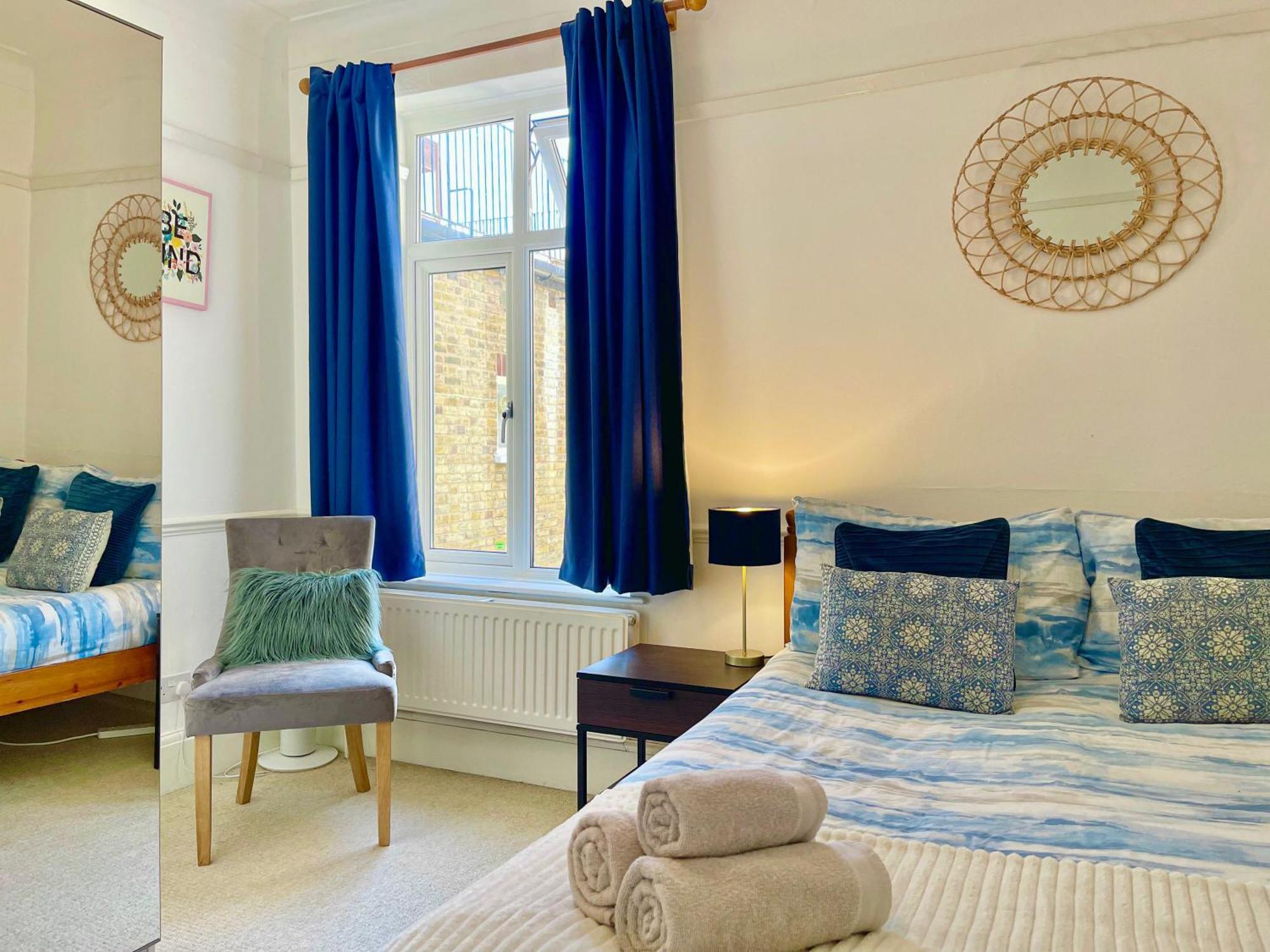 Apartment Central Hammersmith 3-Bedroom Maisonette With Private Rooftop Terrace & Free Wifi *